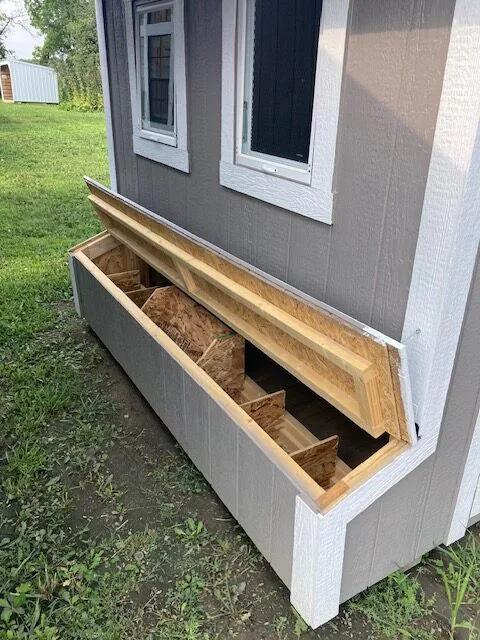 8×8 Chicken Coop at the Carleton location