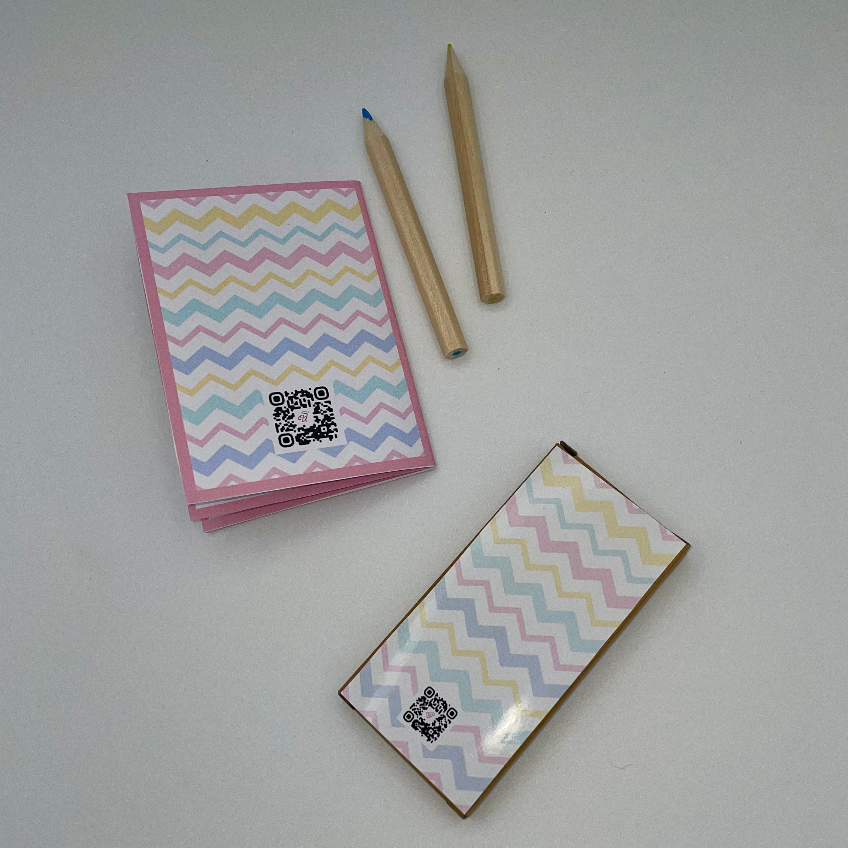 Mini coloriages + boîte à crayons