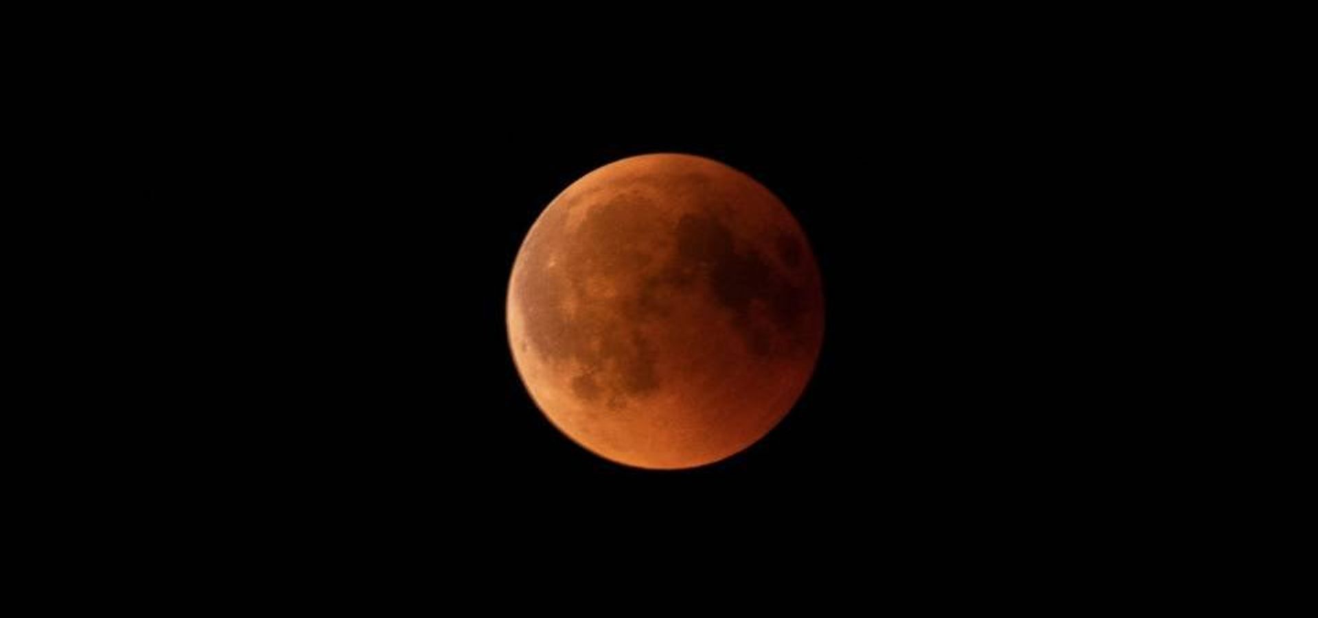 Lunas de Sangre y Sol Negro, Acontecimientos Únicos