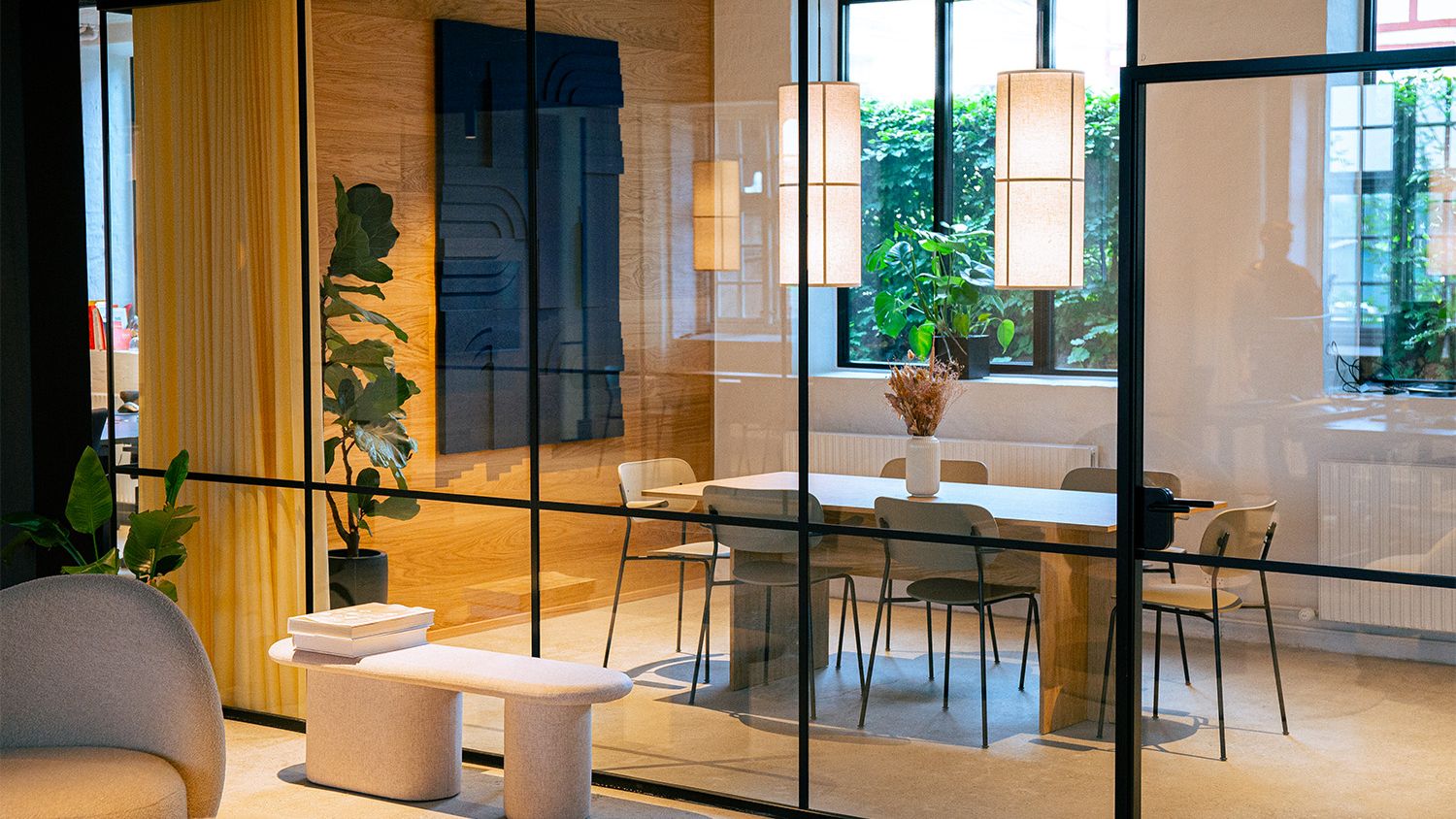 Stylish office design by Grafikr