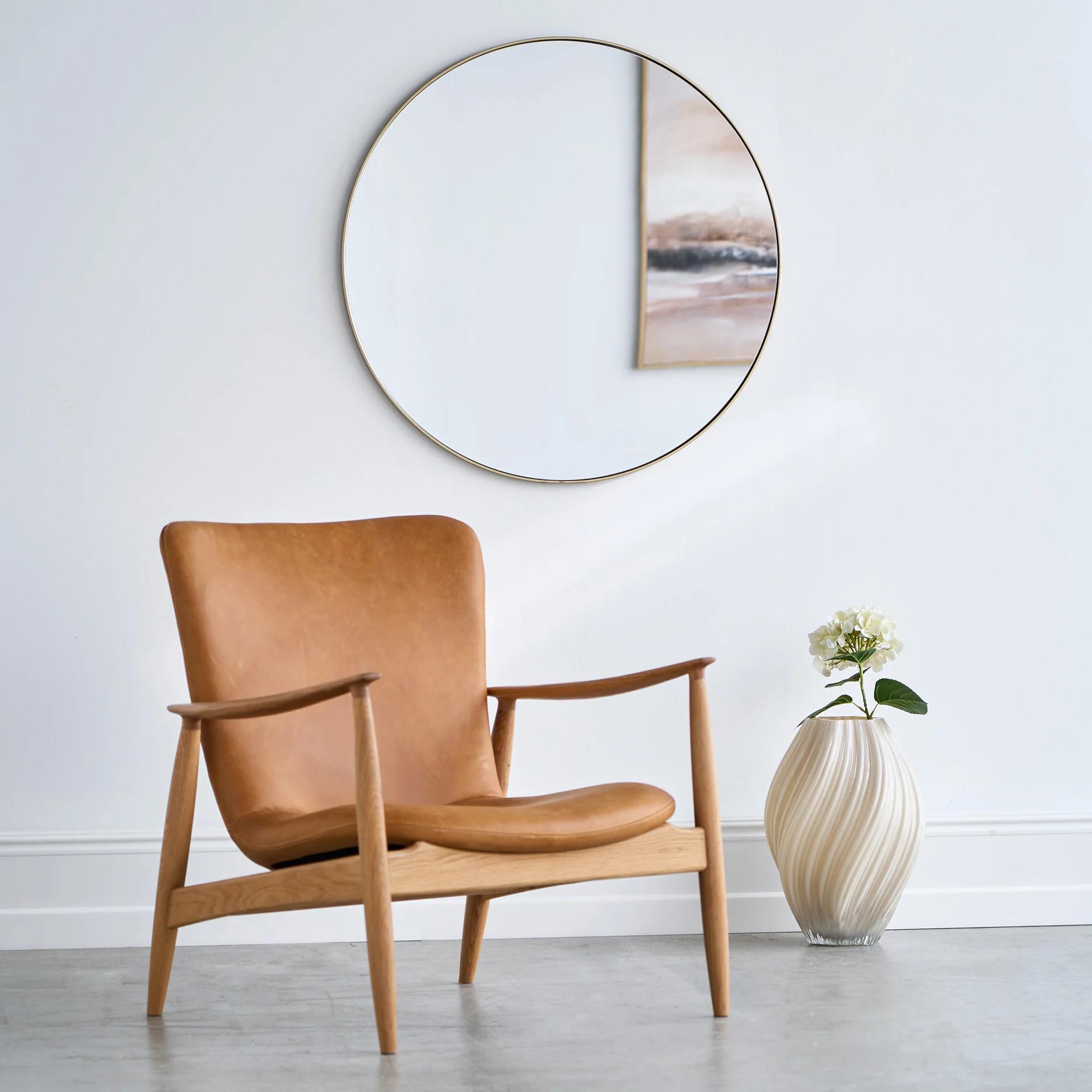 stol, spejl og vase fra Sinnerup