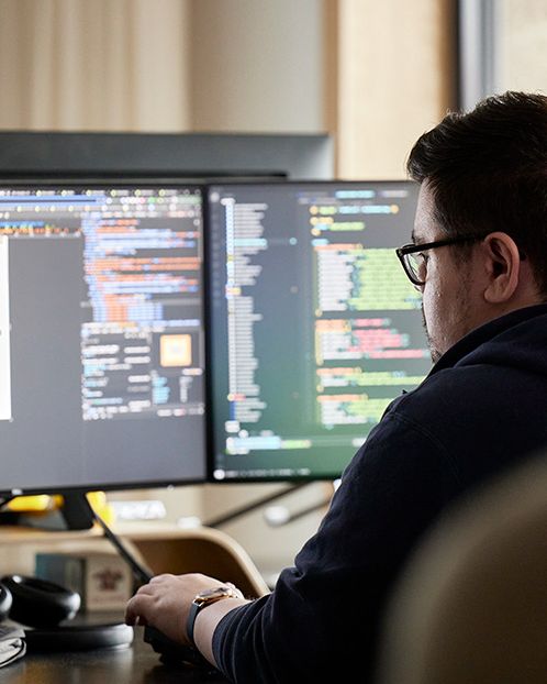 Patrick fra Grafikr programmerer Shopify-løsninger