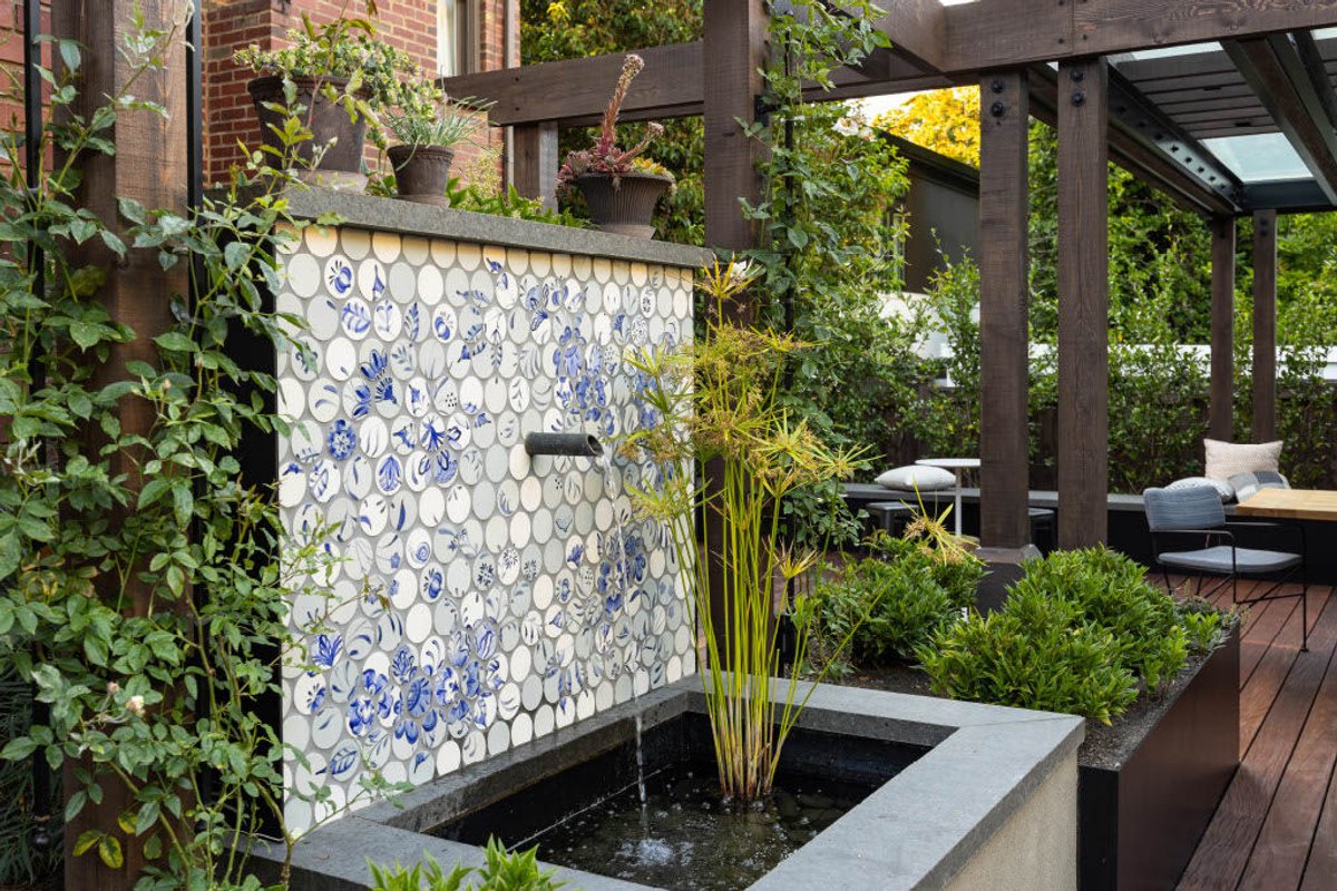 Clyde Hill Courtyard - Gallery Image 6