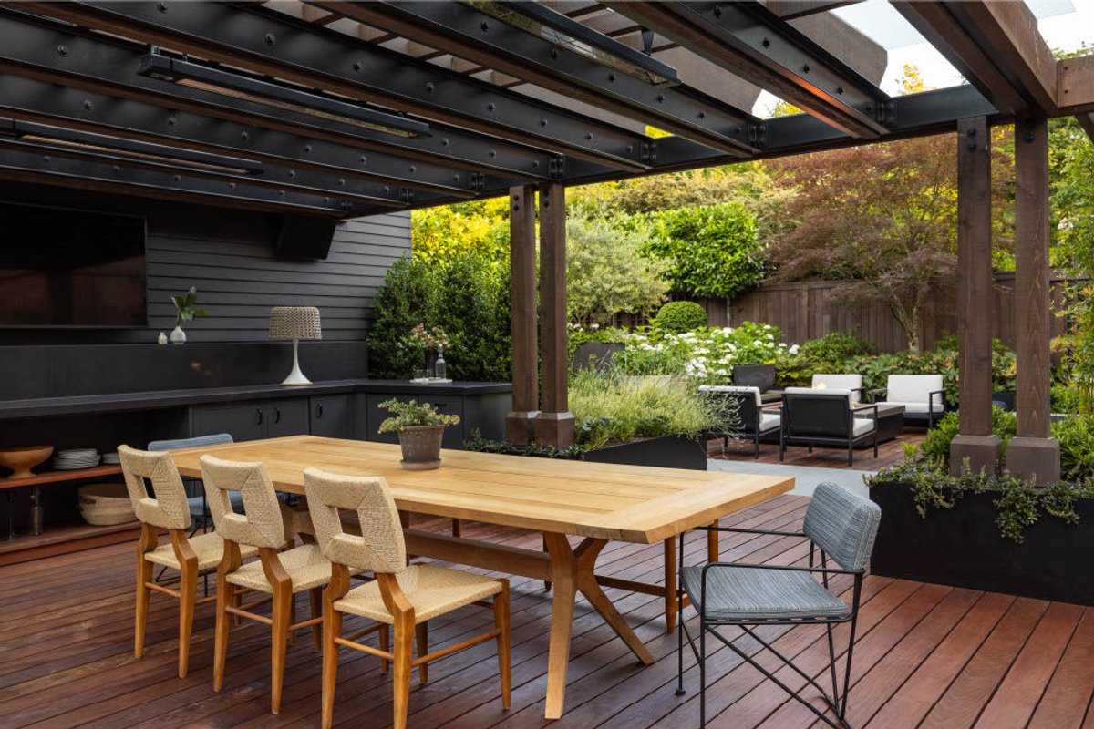 Clyde Hill Courtyard - Gallery Image 5