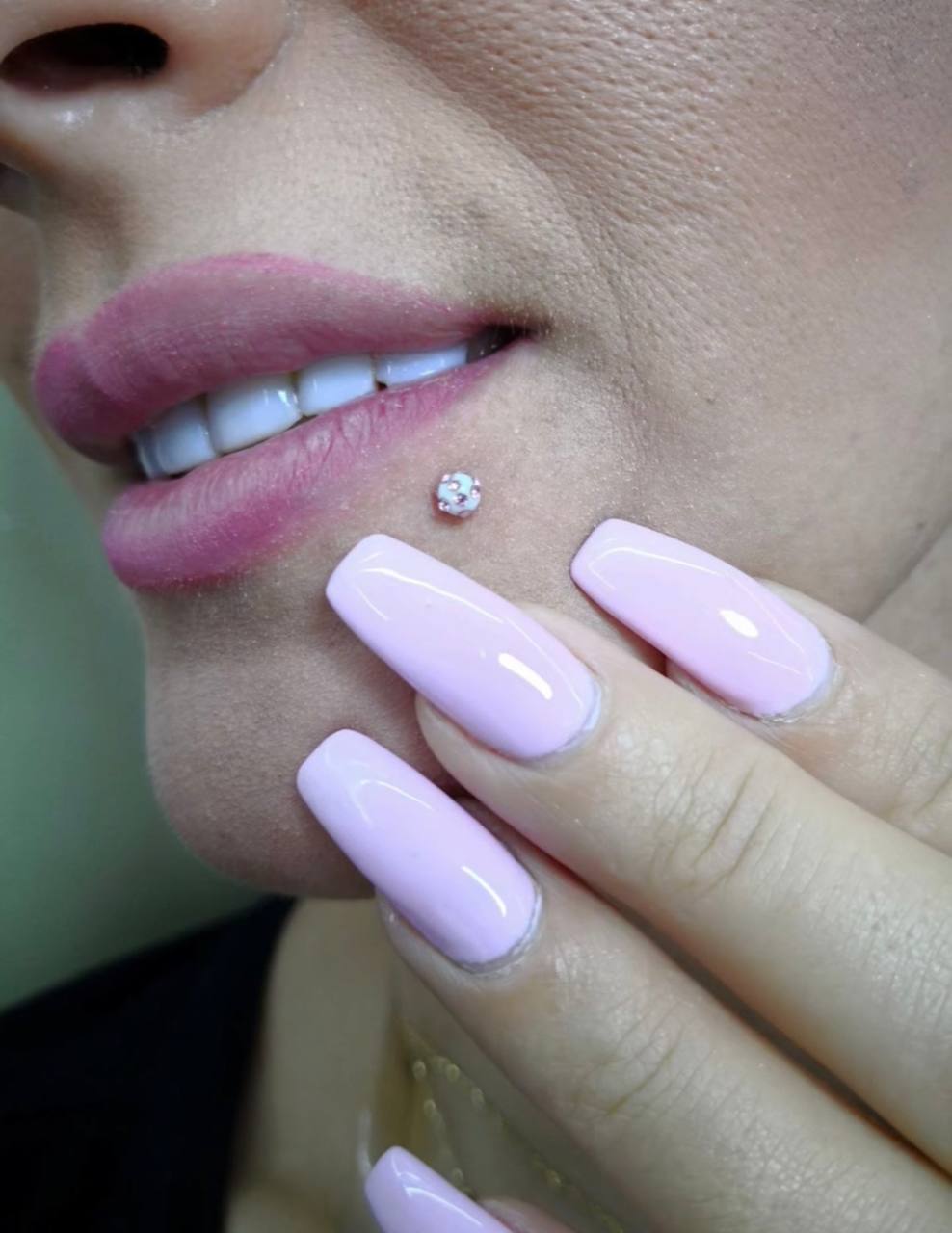 Side Lip Crystal Labret