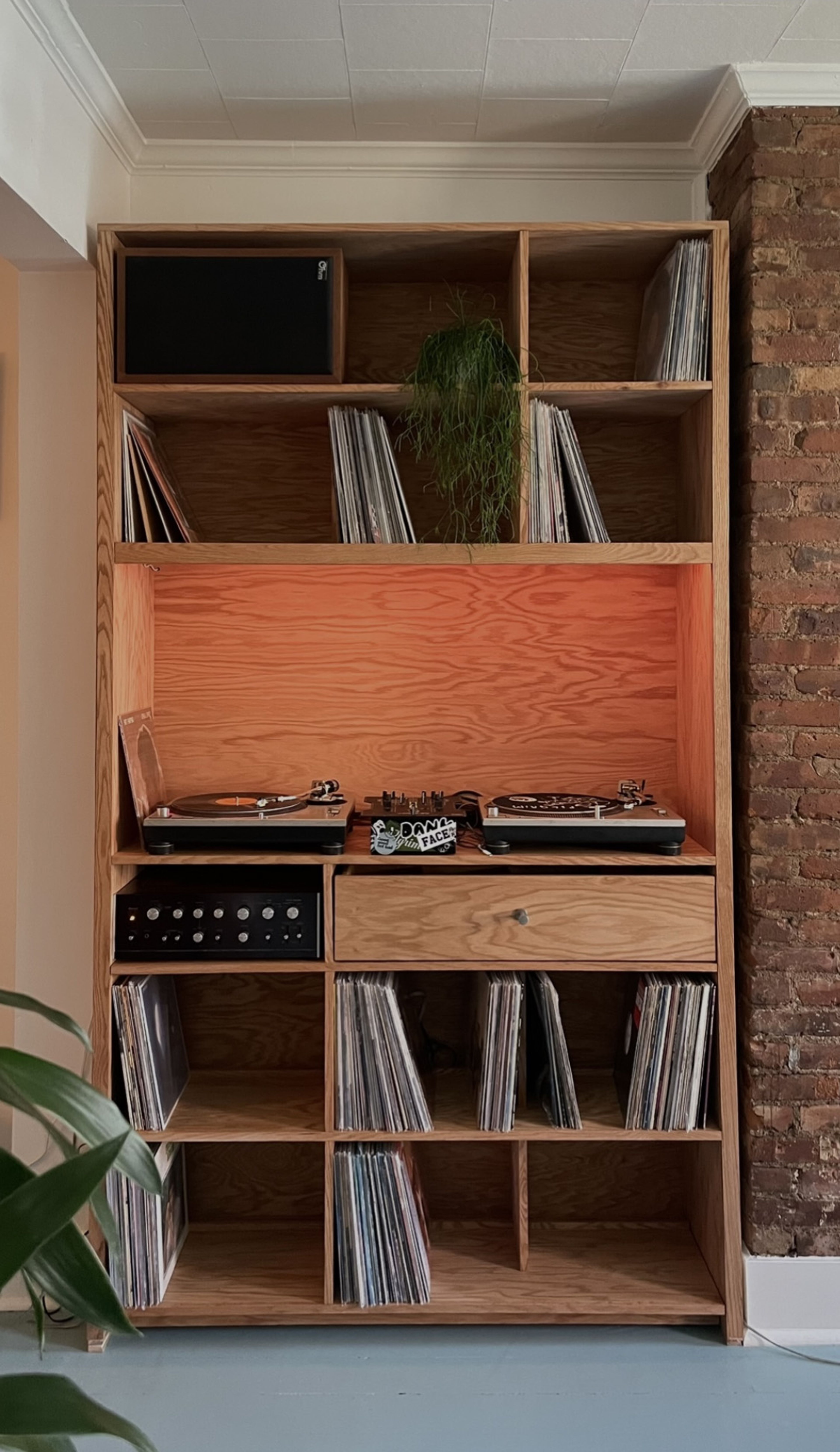 dj-booths-sound-furniture-3
