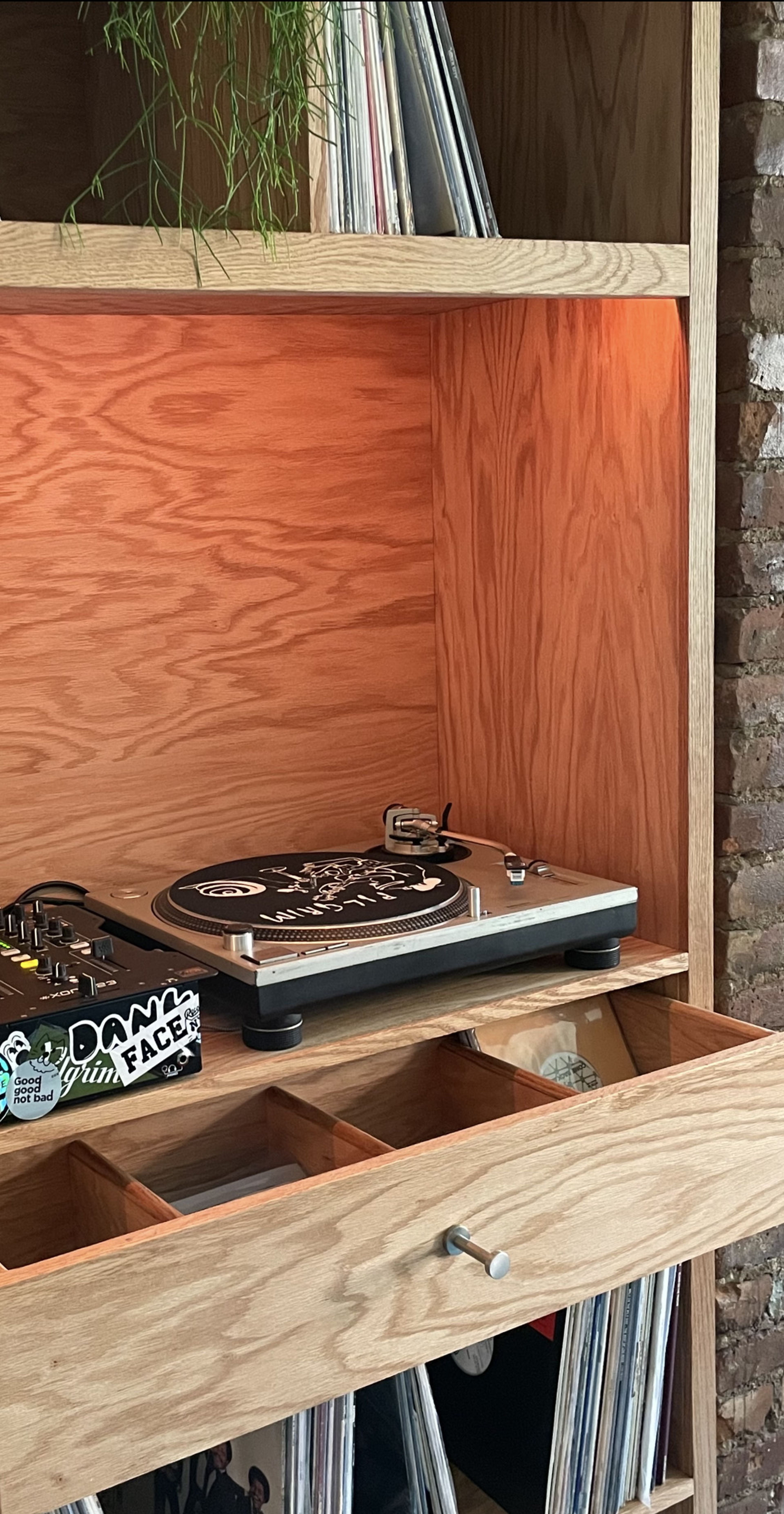 dj-booths-sound-furniture-4