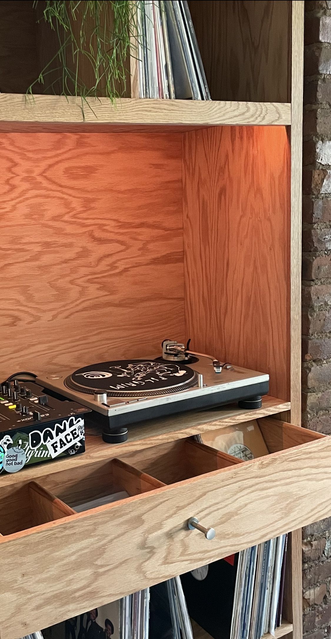 dj-booths-sound-furniture-4