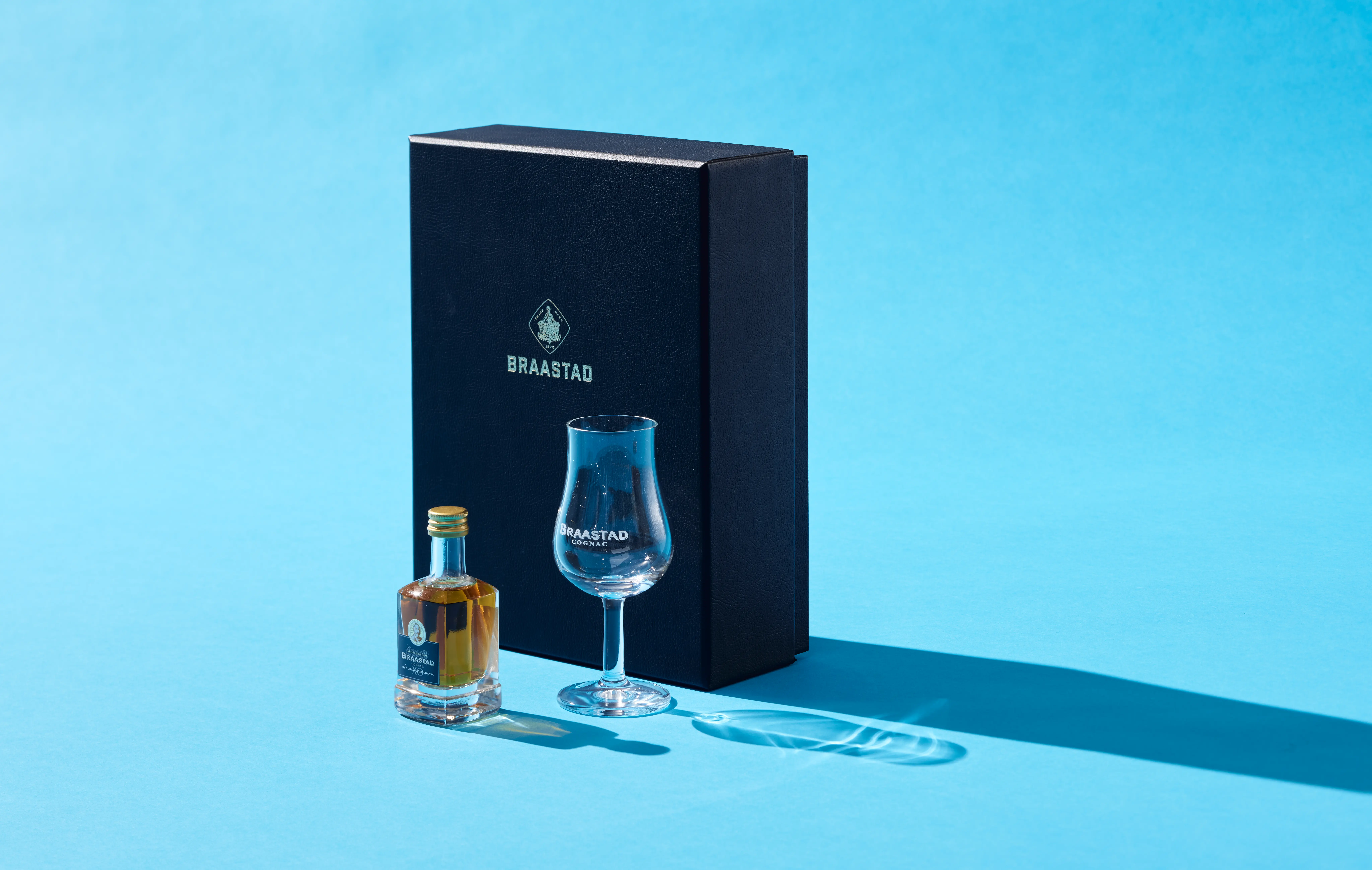 Premium drinks box with sample cognac and glass