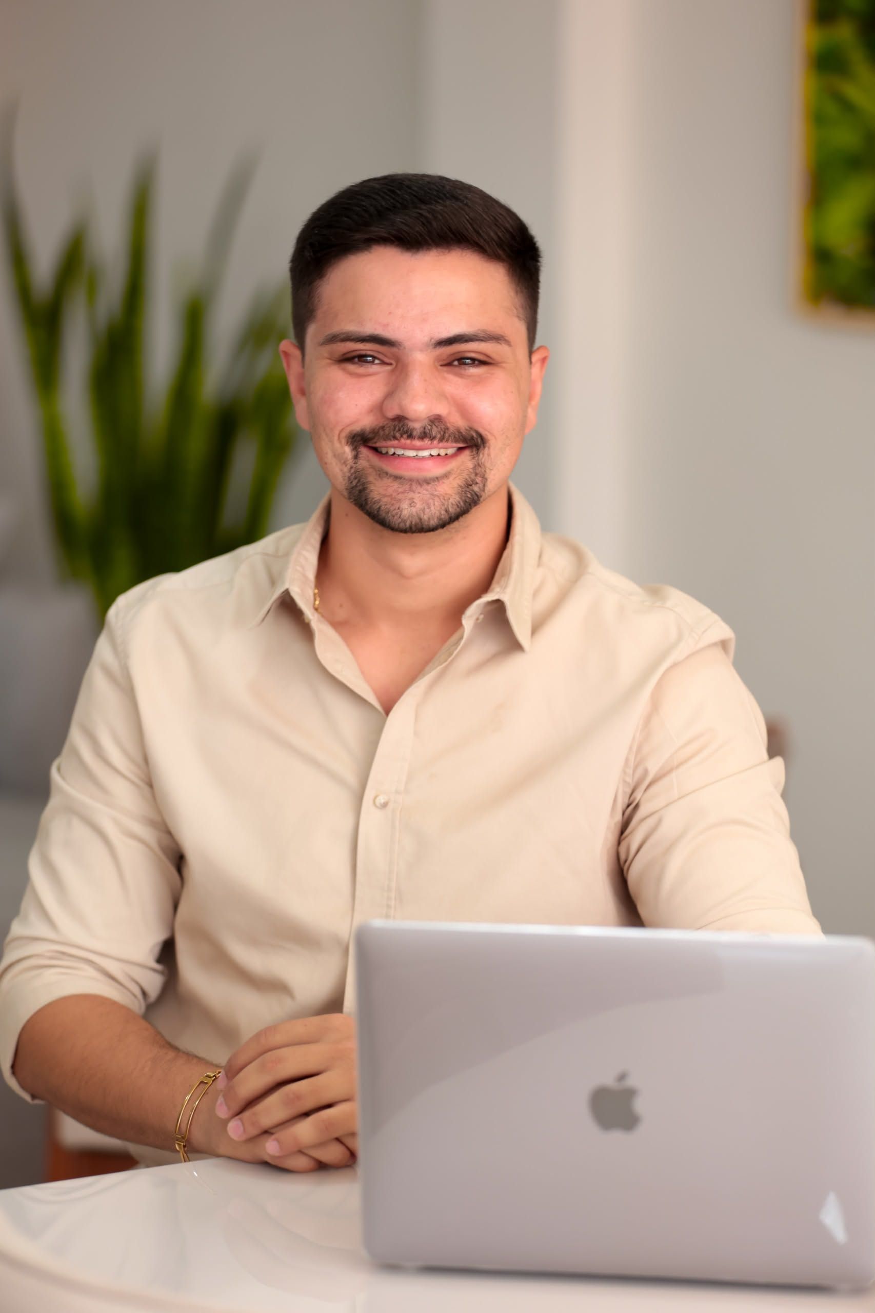 Vinícius Gomes é advogado, pós-graduado em Endodontia e está na sua segunda legislatura em Marizópolis - PB. Reprodução: Vinícius Gomes (@viniciusgomesmz)