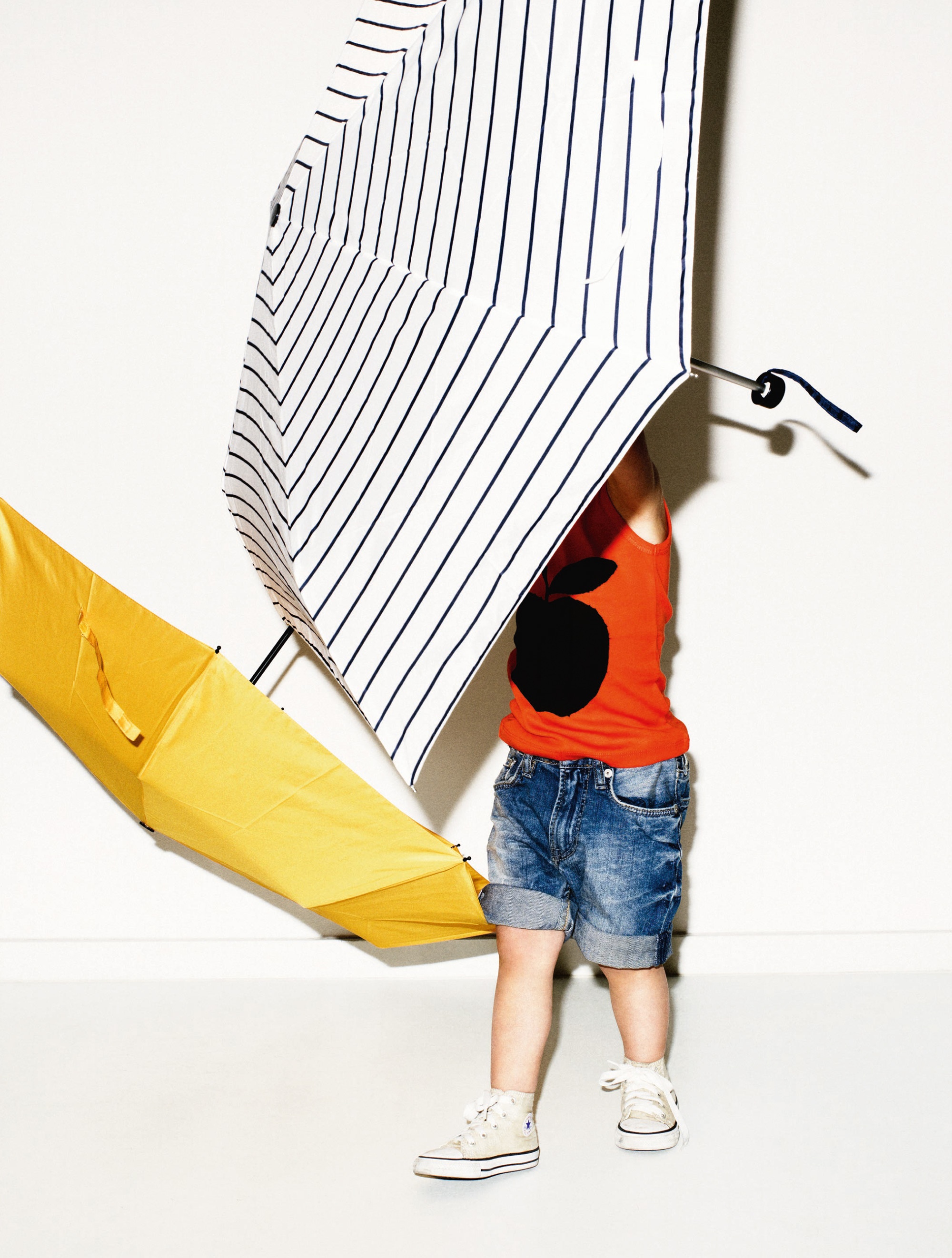Nido magazine kid's fashion photography by Frederike Hellwig