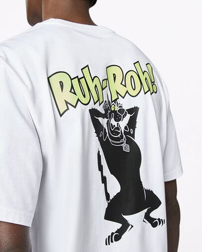 Back tshirt graphic of Scooby Doo being scared