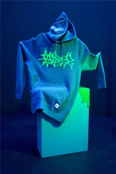 BLACKLIGHT HOODY W NEON GRAPHICS