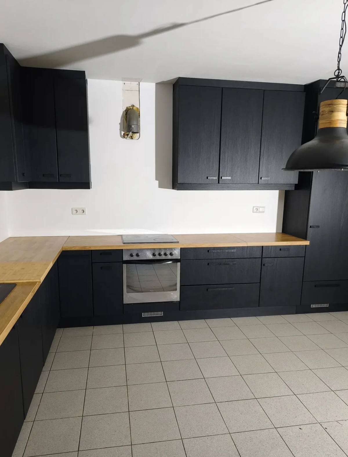 Keuken met frontjes in zwarte houtlook