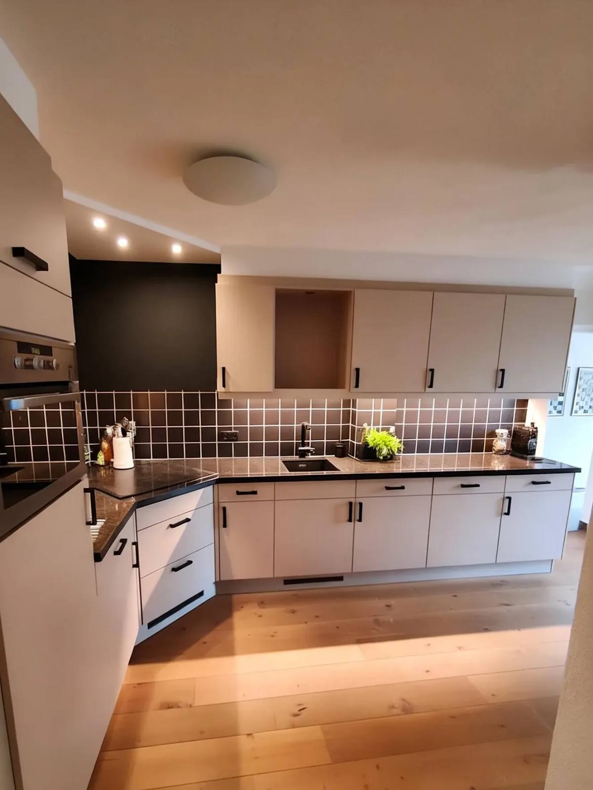 Keuken met frontjes in een warme beige kleur