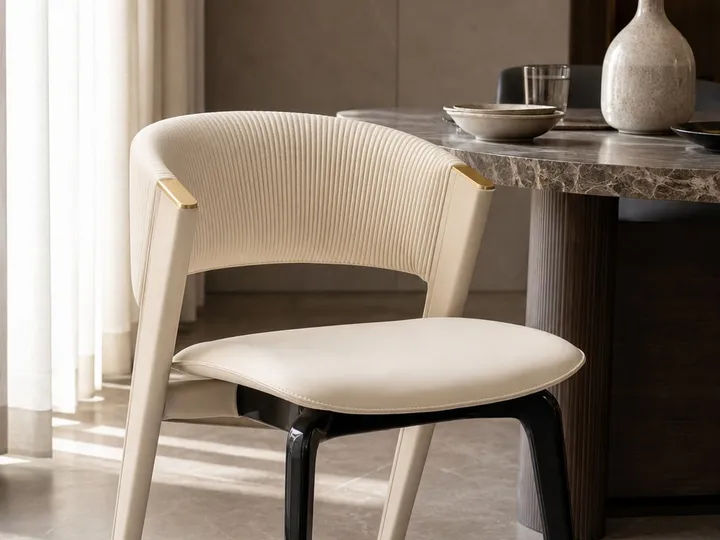 Silla de comedor con patas lacadas