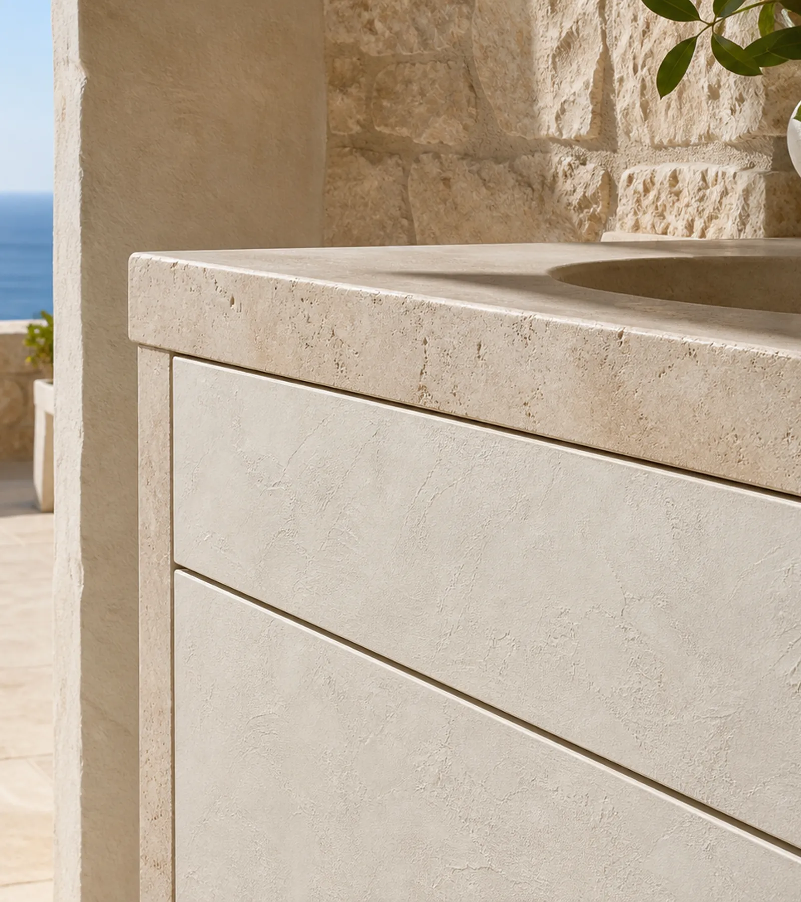 Suite de Baño y Tocador Solstice con Mueble Auxiliar Travertine Halo acabado y detalle
