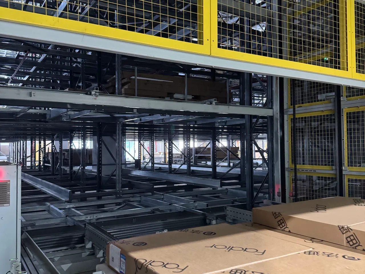 Manufacturing stage 06: Protected packing and warehouse release — editorial de Fadior sobre mobiliario en acero inoxidable 304