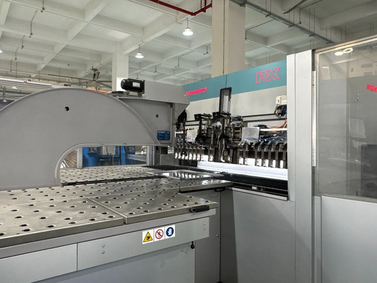 Qué deben verificar los compradores antes de elegir una fábrica de armarios en Foshan — editorial de Fadior sobre mobiliario en acero inoxidable 304