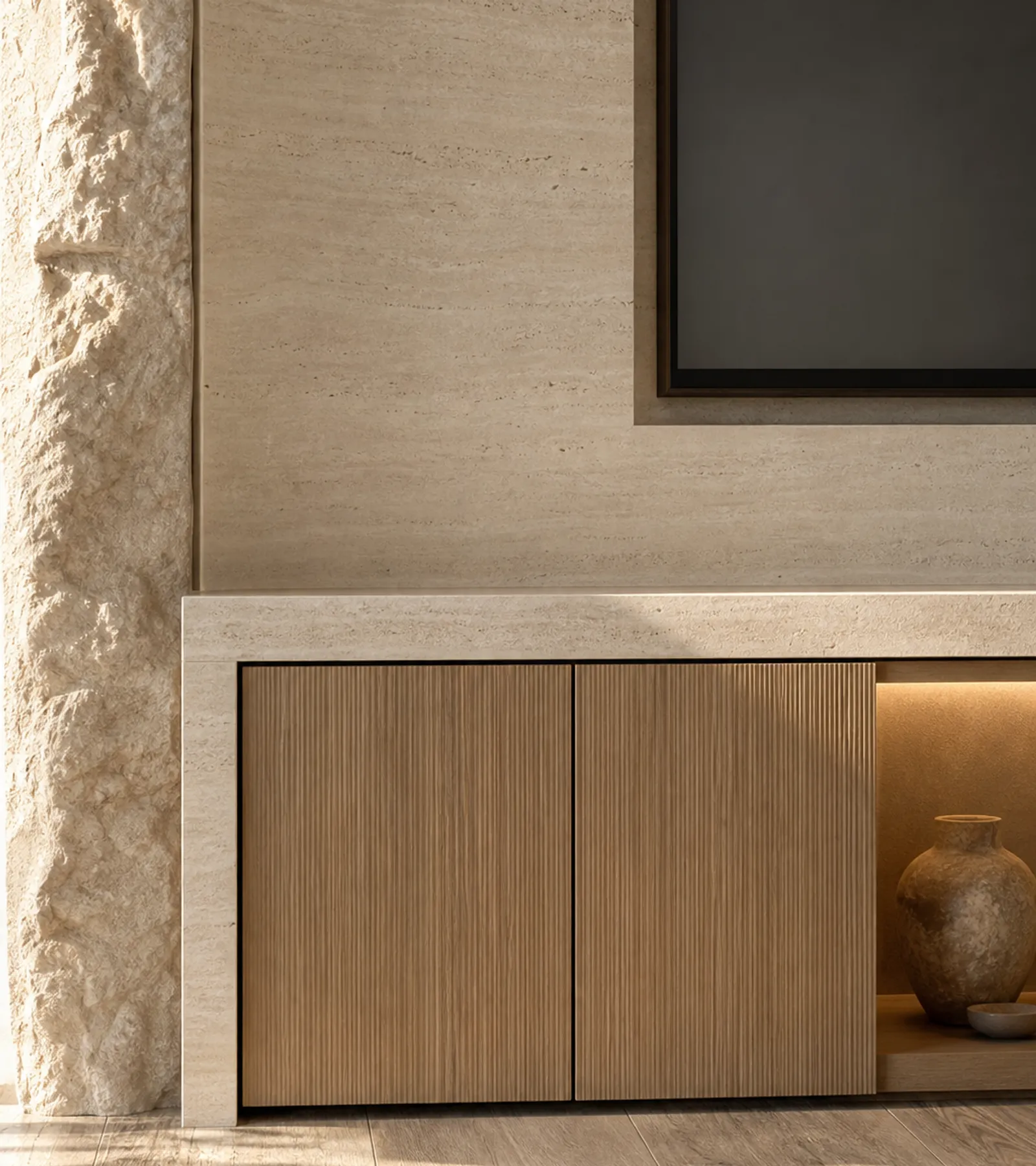 Suite de salón Veneto con muro multimedia de galería de travertino acabado y detalle