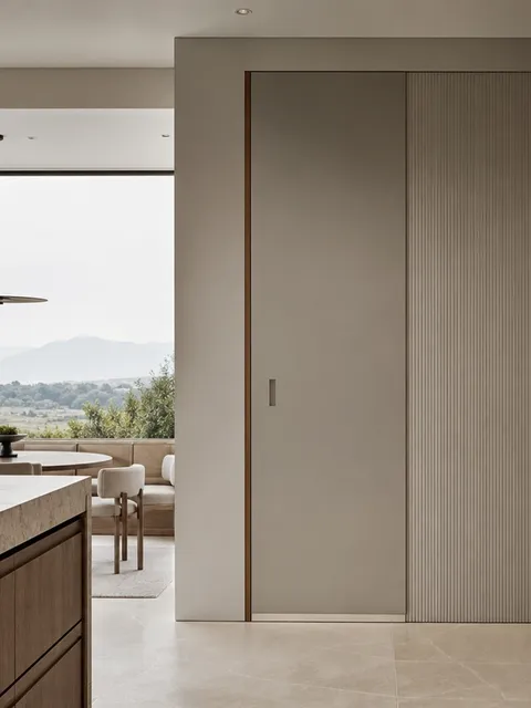 Suite de Puerta Interior Alabaster con Puerta Corredera Estriada Perla