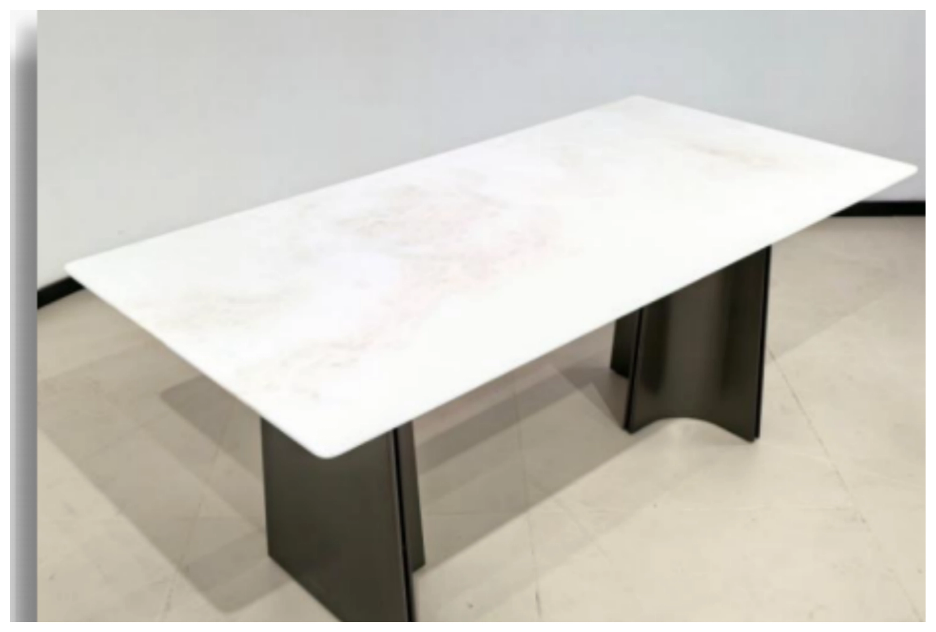 Mesa de comedor de mármol con sobre de piedra vista del producto
