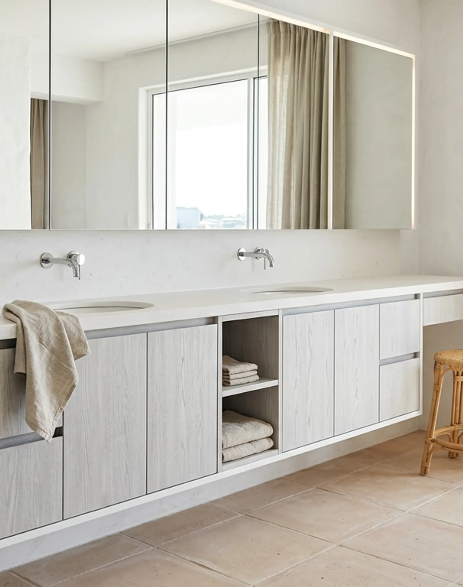 Suite de Baño y Tocador Acqua estudio de adaptación