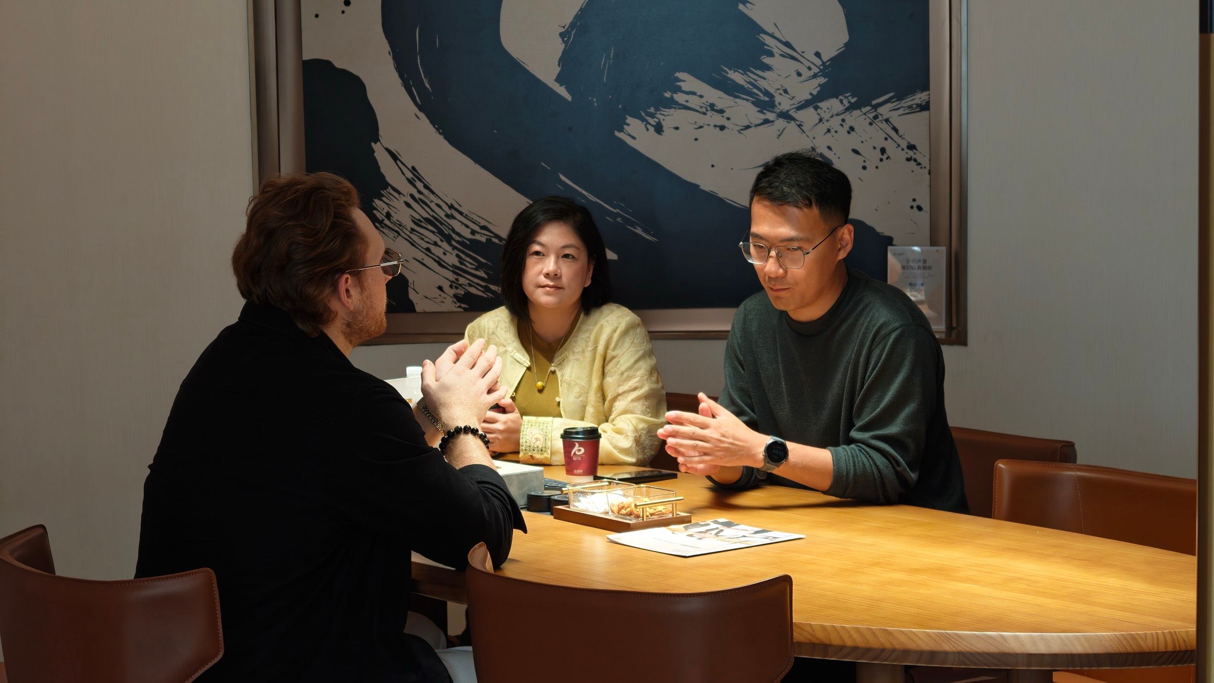Small-group working session with overseas visitors