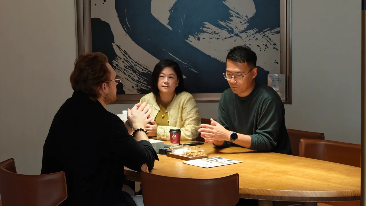 Small-group working session with overseas visitors
