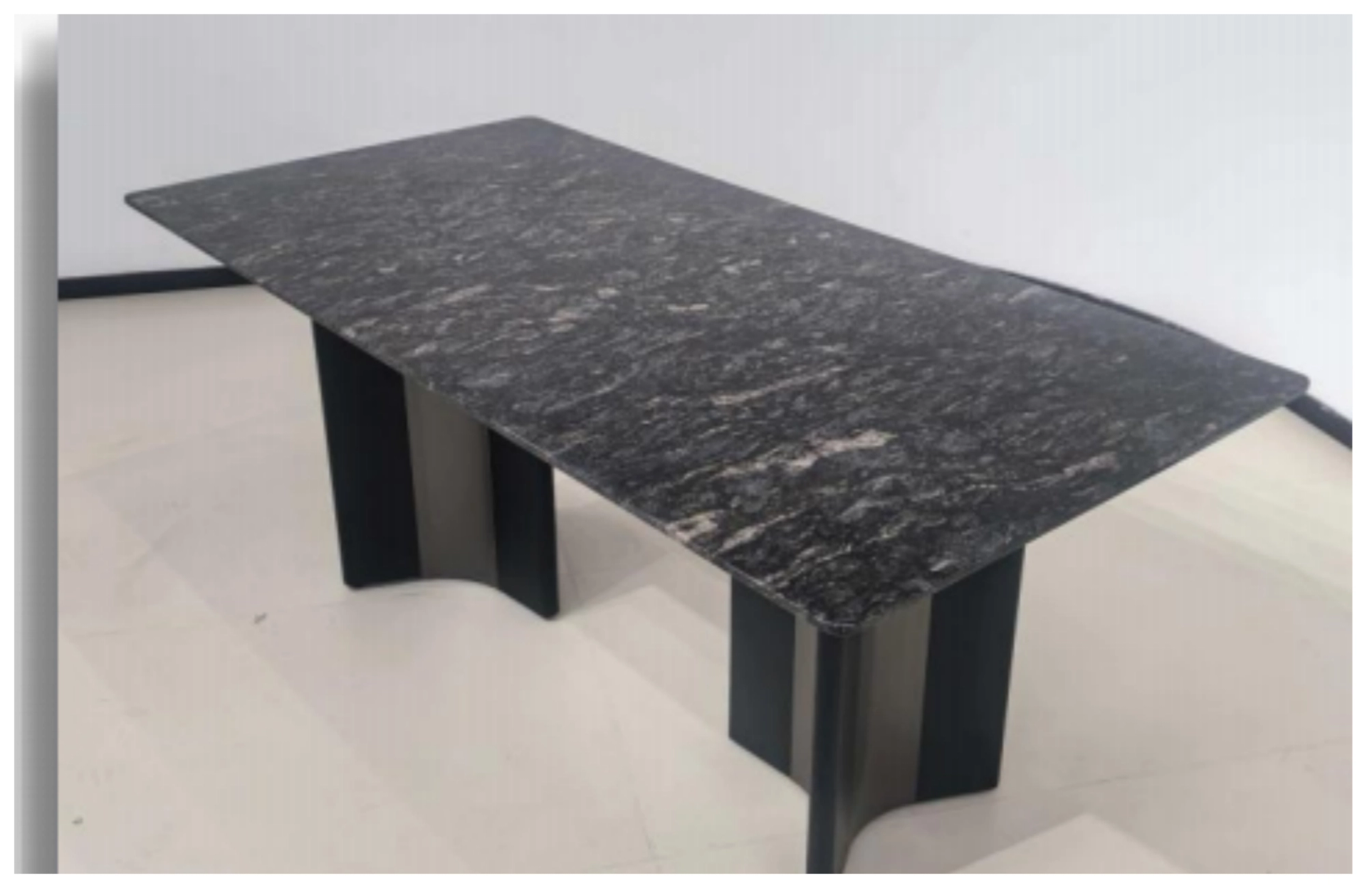 Mesa de comedor de mármol con sobre de piedra vista del producto