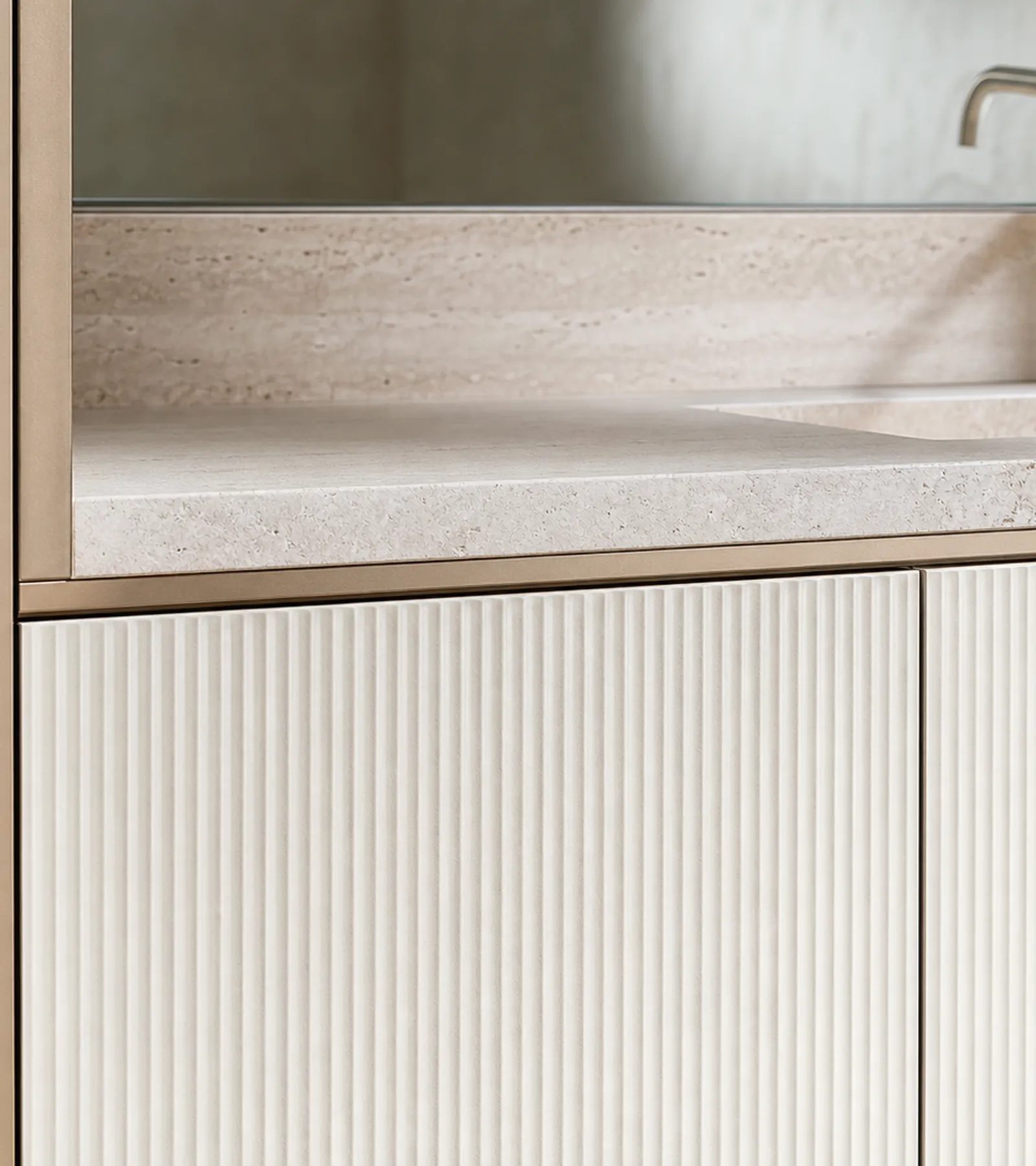 Ethereal Ribbed Travertine Towel Atrium acabado y detalle