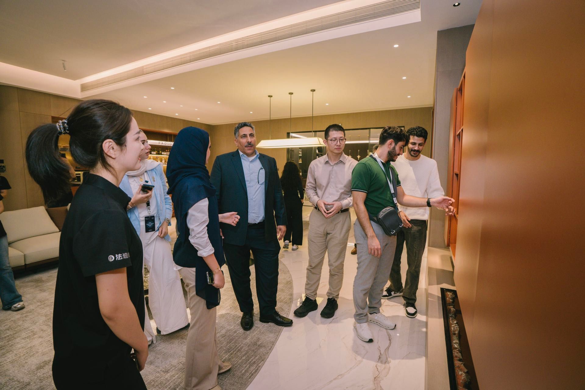 Overseas customers visiting the Fadior Foshan showroom during a sourcing trip