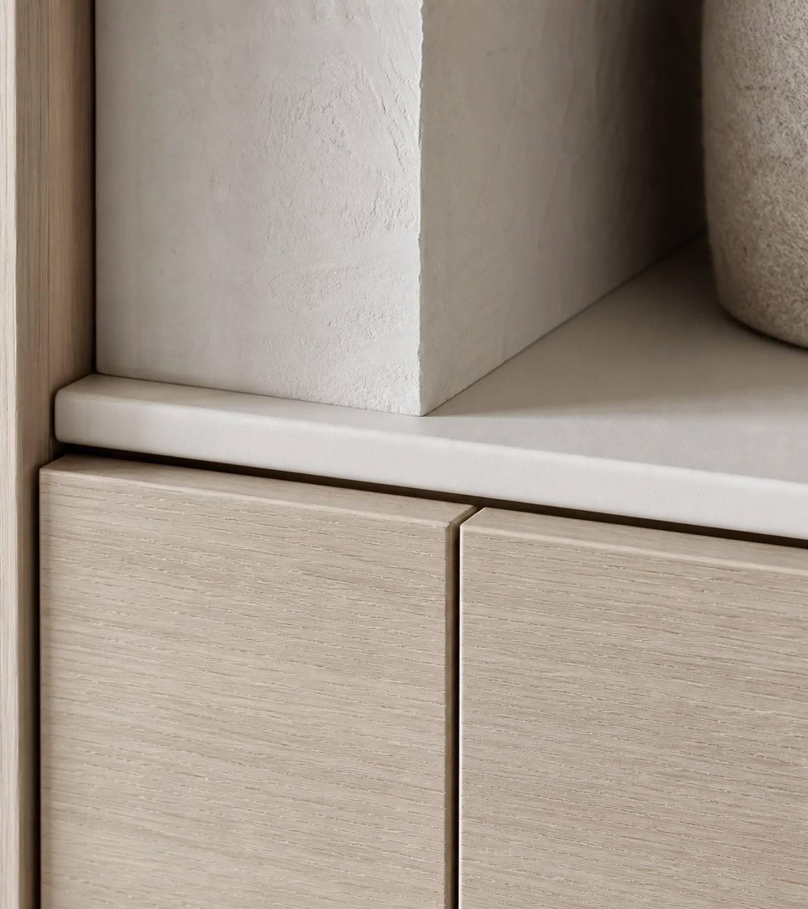 Suite de sala Patina con credenza de medios Courtyard acabado y detalle