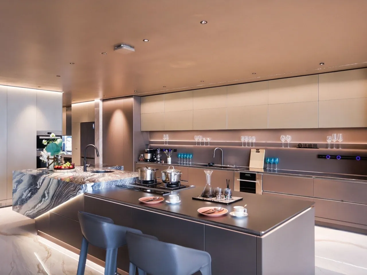 Lo que realmente significa un interior integral de acero inoxidable 304 de grado alimenticio para toda la vivienda — editorial de Fadior sobre mobiliario en acero inoxidable 304