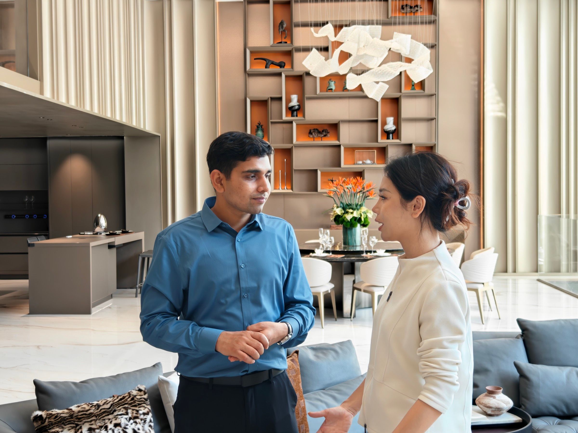 Fadior showroom consultant discussing custom sourcing needs with visiting customers