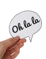 Hand holding an "Oh la la" speech bubble