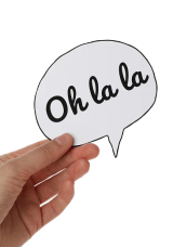 Hand holding an "Oh la la" speech bubble