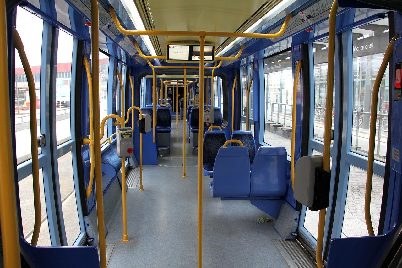 Guide pour maîtriser les transports en commun au Japon avec votre seul smartphone