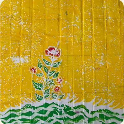 Kain Batik Tulis Malangan kuning dengan motif bunga merah dan gelombang hijau di bagian bawah.