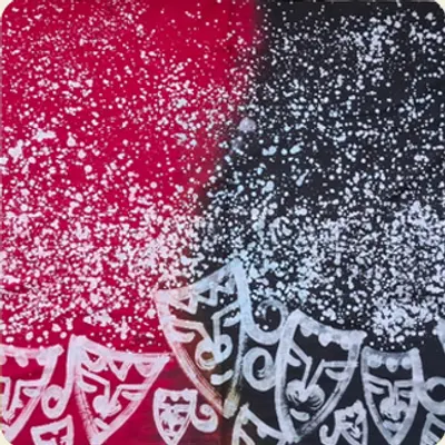 Kain Batik Tulis Malangan merah-hitam dengan motif Topeng Malangan putih di bagian tepi.