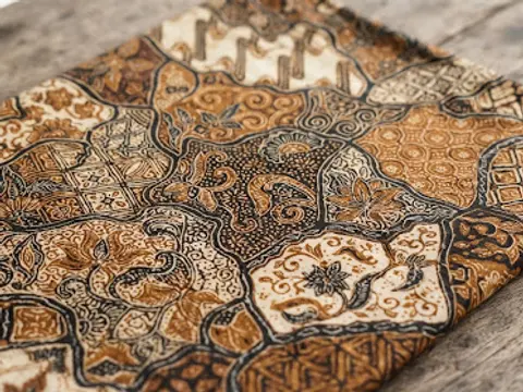 Detail motif Sekar Jagad dengan aneka pola bernuansa soga dan arang