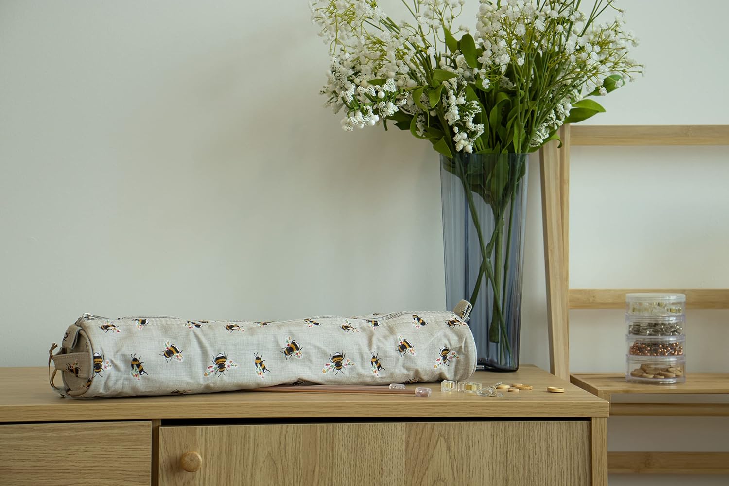 Etui à aiguilles motif abeilles