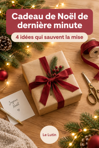 Cadeau de Noël de dernière minute élégamment emballé en papier kraft avec un ruban en velours bordeaux et une branche de sapin