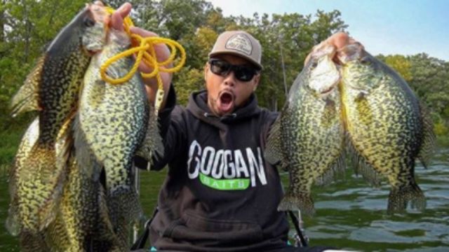 Fall Kayak Fishing for SLAB Crappies in Shallow Weeds!