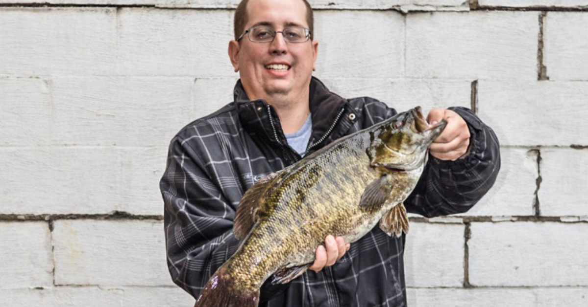 7+ Pound Smallmouth Caught Downtown Chicago (Breaks State Record)