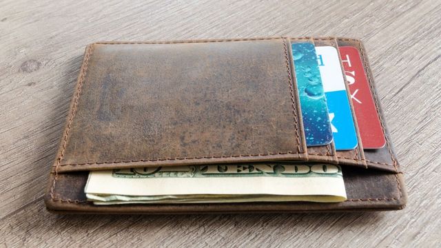 5 Things Any Outdoorsy Person Should Have In Their Wallet