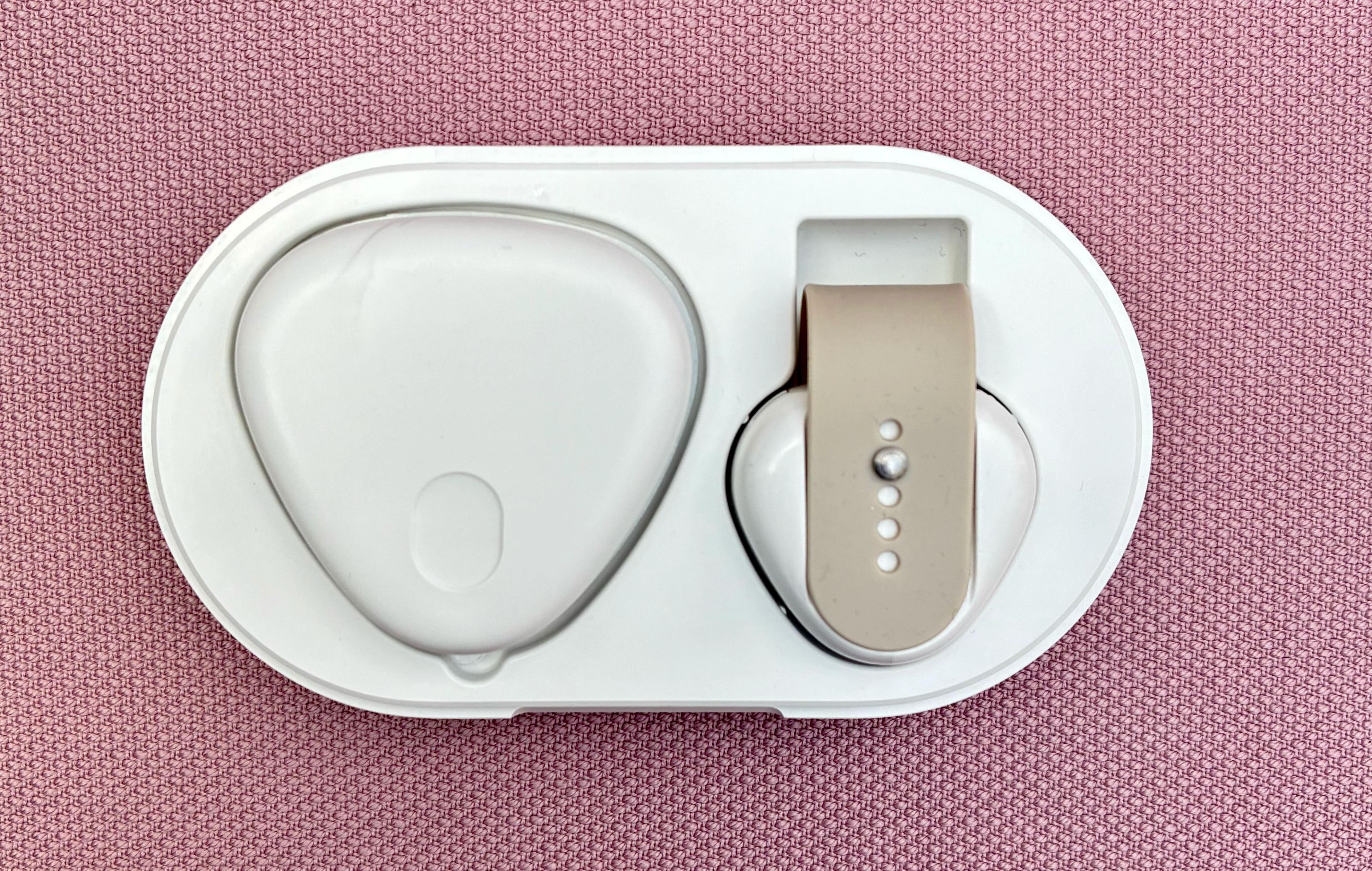 Cenli biofeedback sensors in charging case