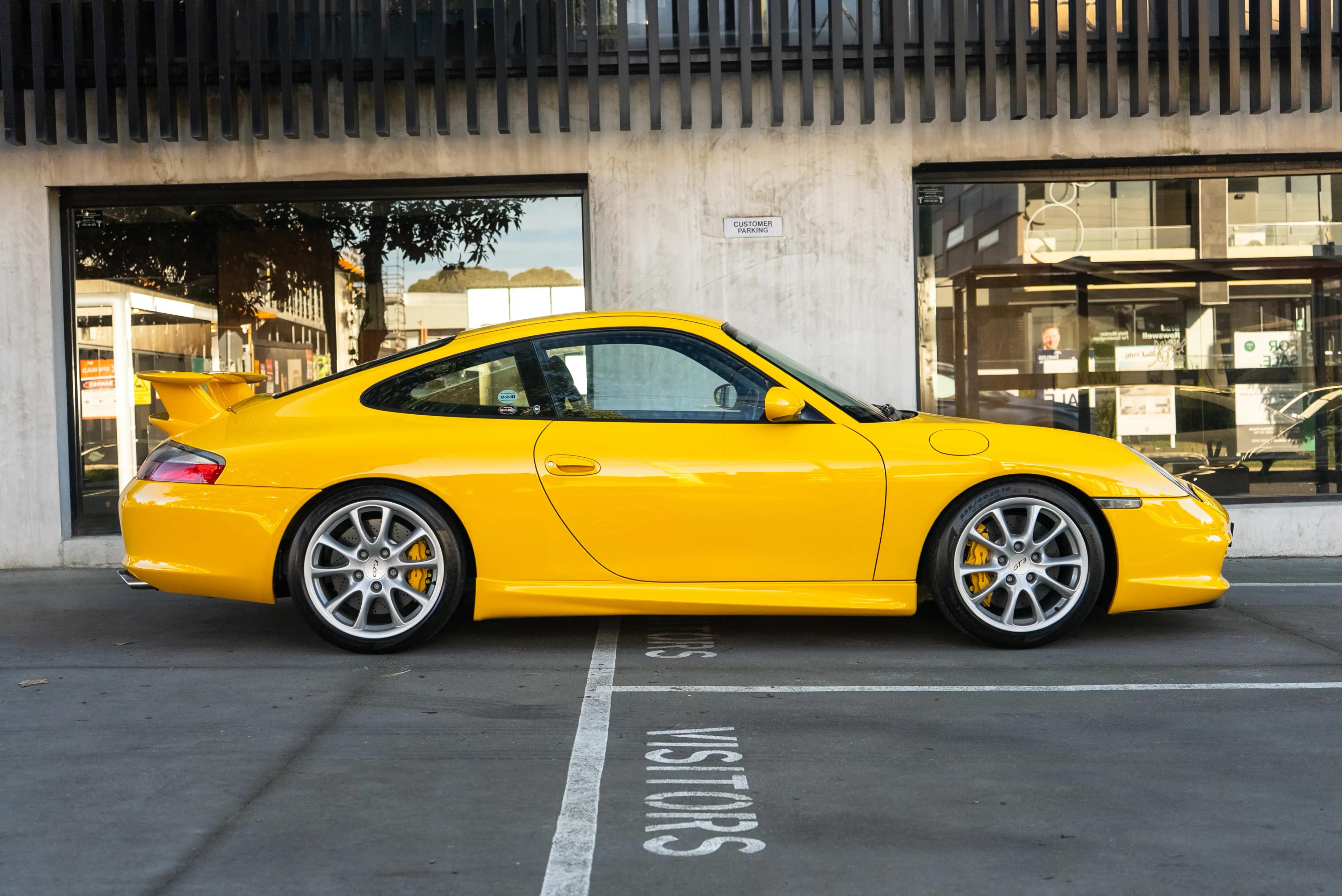 Yellow 996, photo 1