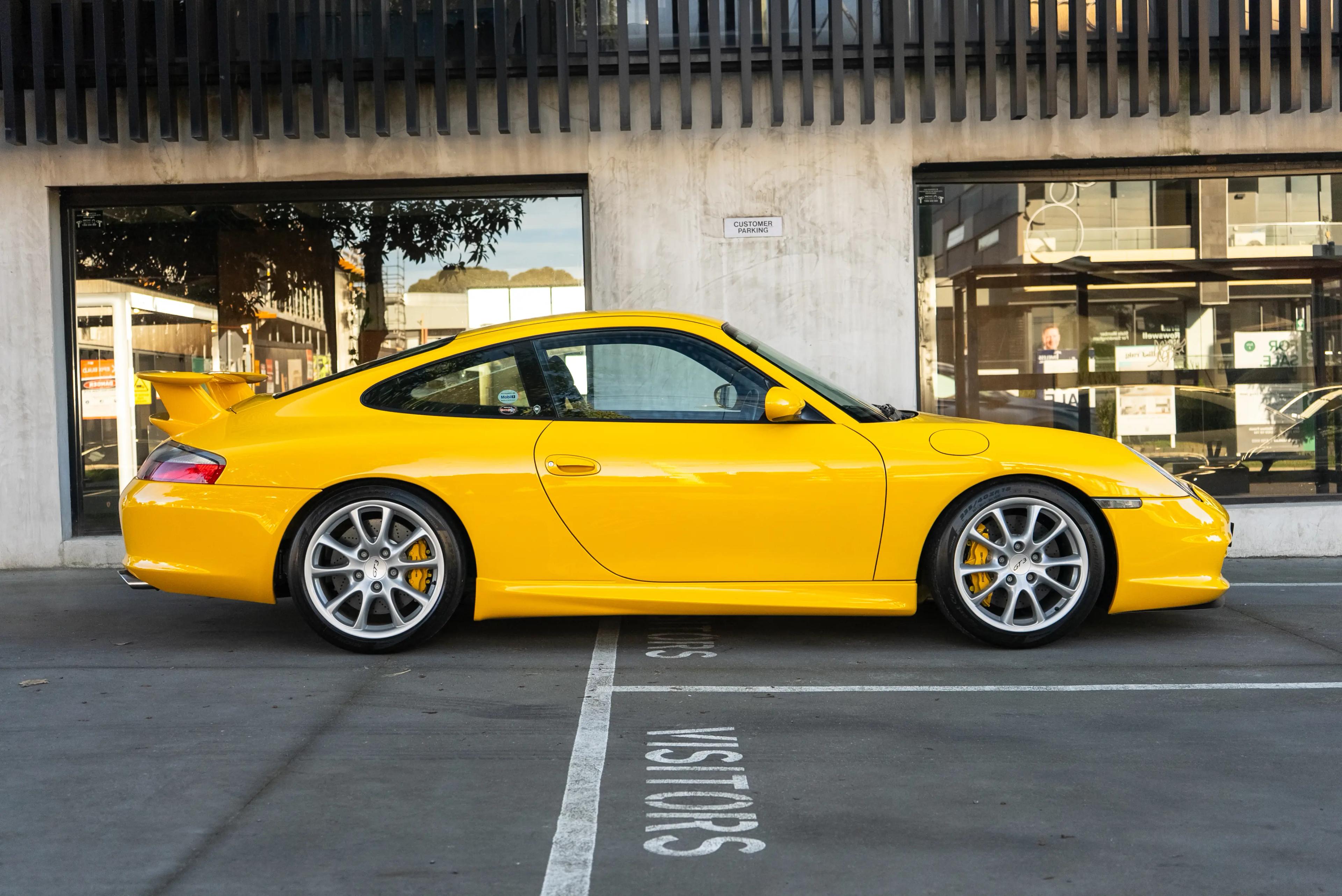 Yellow 996, photo 1