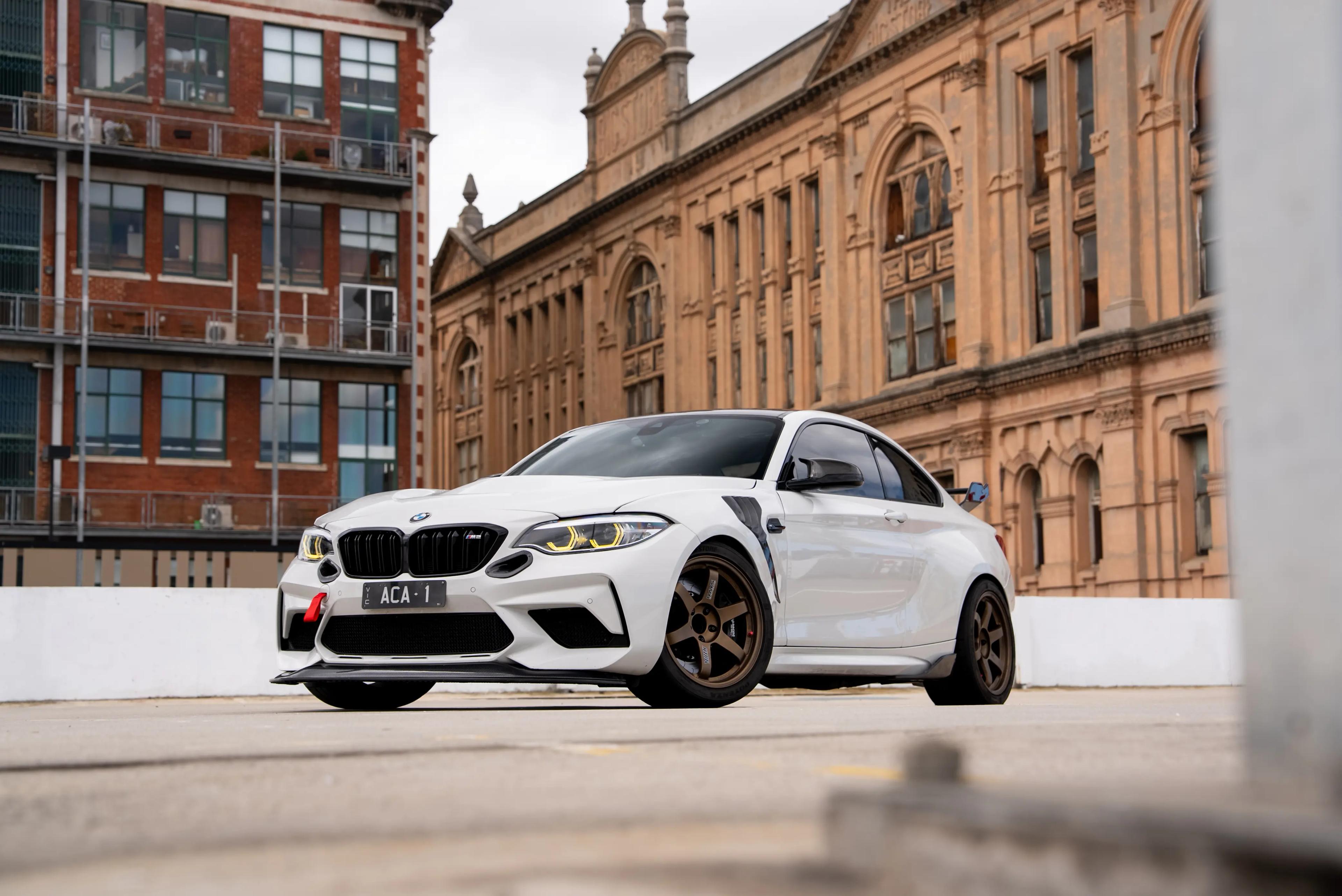 M2, photo 1